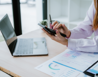 Can I Do an Online BAJMC While Working Full-Time?