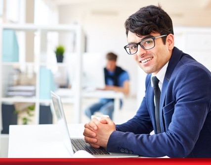 How Does Online MBA Curriculum Support Career Transitions?