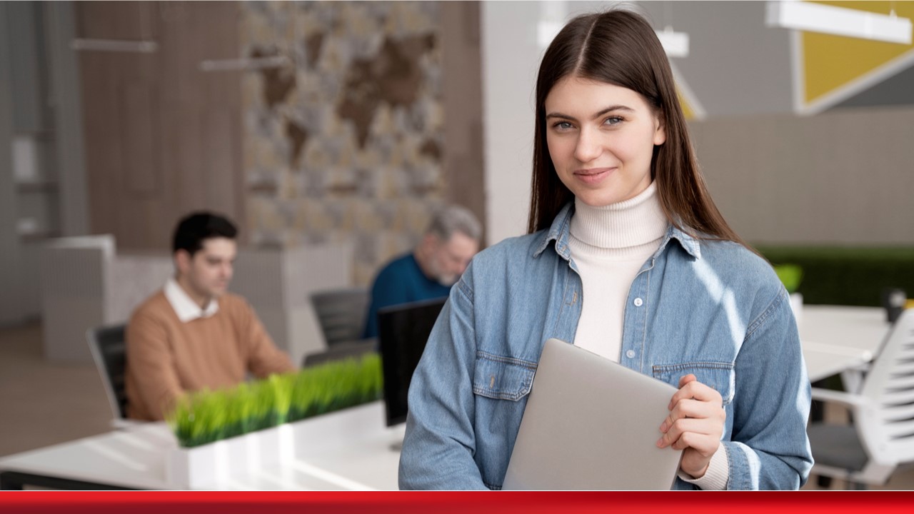 Online MAJMC vs Online MA English: Which Course Is Better for Media Careers?